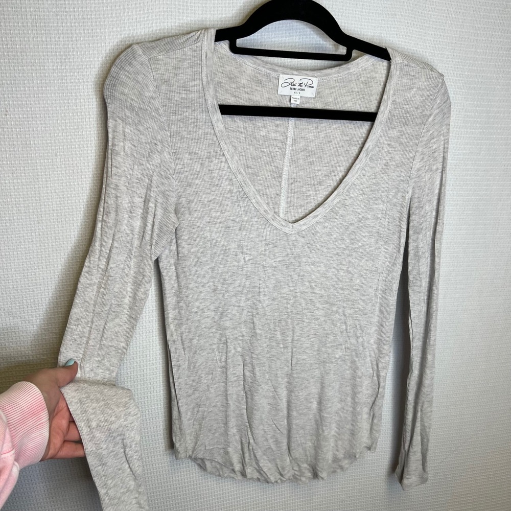 Feel The Piece Terre Jacobs Womens XS/S Gray Ribbed V-Neck Long Sleeve Top